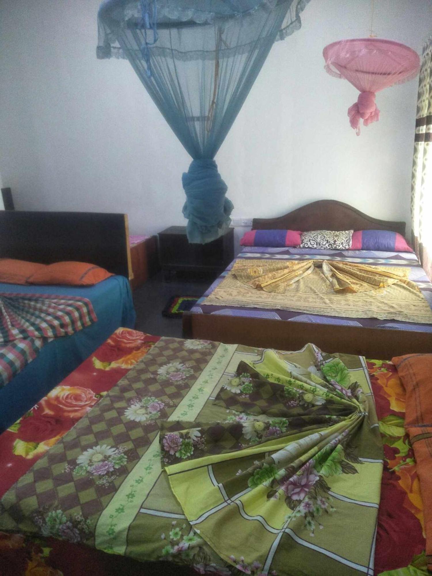 Bathiya Tourist Guest Anuradhapura Hotel Exterior photo