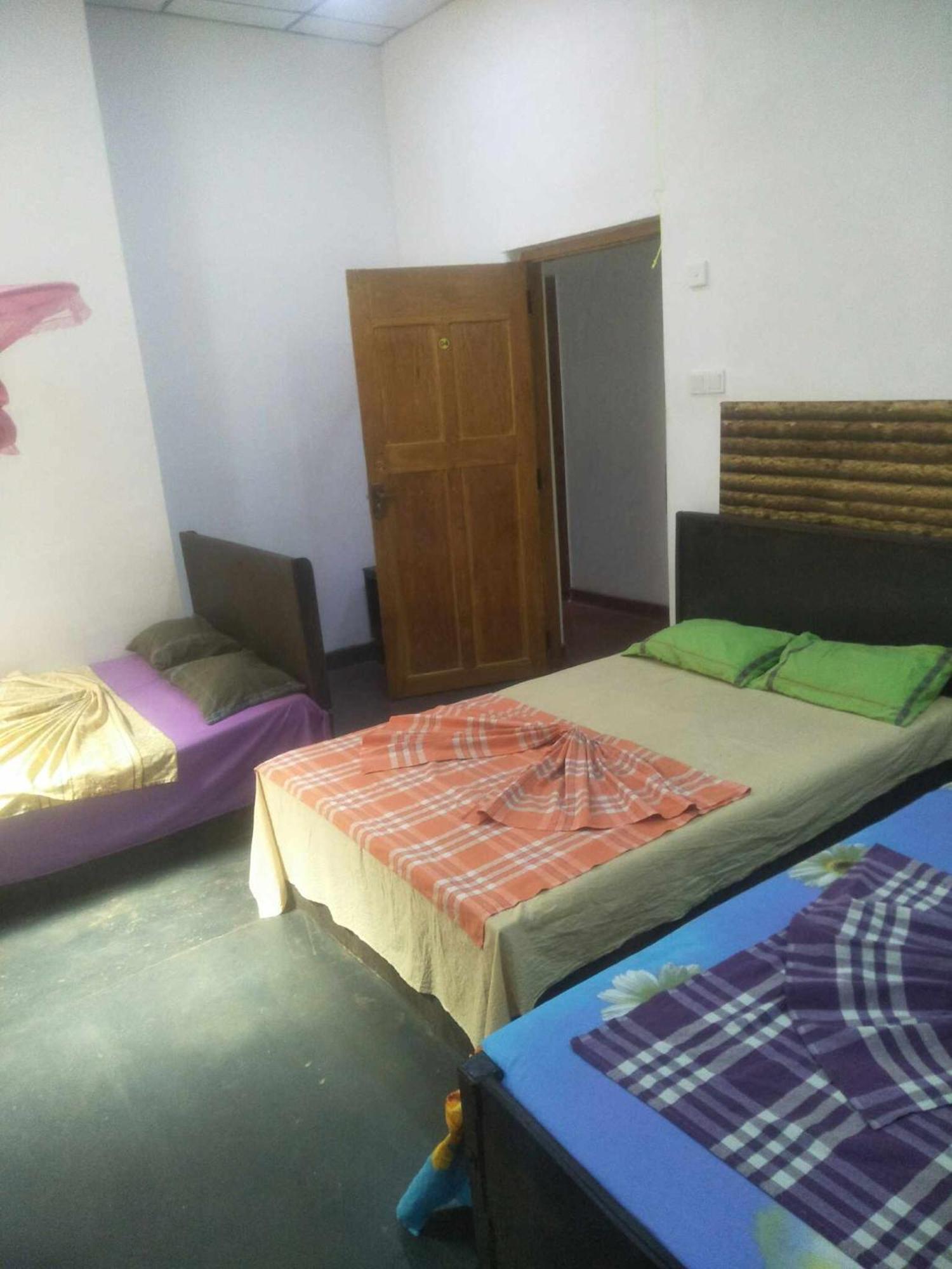 Bathiya Tourist Guest Anuradhapura Hotel Exterior photo